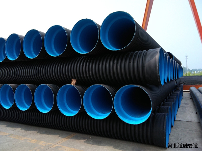 1、通過ISO9001:2000質量體係認證,產品(pǐn)質價比更高。2、HDPE雙壁(bì)波(bō)紋管采用加拿大(dà)進口的雙壁波紋管生產線和成型工藝(yì),一次性擠出成型,具有環狀(zhuàng)波(bō)紋外壁和平滑內壁。3、“專(zhuān)業製管、誠(chéng)信做(zuò)人”之宗旨,使企業信譽大幅度提高,產品市場拓展迅猛。4、DN/ID200mm至DN/ID800mm八種規格16種(zhǒng)型號HDPE雙壁波紋管(guǎn)施規格更全。5、HDPE雙壁波紋管、雙(shuāng)壁波紋管、鋼帶增聚乙烯強螺旋波(bō)紋管,全線產品,服務更好。6、長久的使用壽命:正(zhèng)常使用壽命可達50年以上。7、黑色。執行GB/T19472.1-2004《埋地用聚乙烯(PE)結構壁管道係統部(bù)分:聚乙烯(xī)雙壁(bì)波紋管材》,彈性密封圈(quān)符合(hé)HG/T3091-2000的(de)要求。 1、通過ISO9001:2000質量(liàng)體係認證,產品質價(jià)比更高。2、HDPE雙壁(bì)波紋管采用加拿大(dà)進口的雙壁波紋管生產線和(hé)成型工藝,一次性(xìng)擠出成型,具有環狀波(bō)紋外壁和平滑內壁。3、“專業製管、誠信做人”之宗(zōng)旨,使企(qǐ)業信譽大幅度提高,產品市場拓展迅(xùn)猛。4、DN/ID200mm至DN/ID800mm八(bā)種規格16種型號HDPE雙壁波紋管施規格更全。5、HDPE雙壁波紋管、雙壁波紋管、鋼帶增聚乙烯強螺旋波紋管,全(quán)線產品,服務更好。6、長久的使用壽命:正常使用壽命可達50年以上。7、黑色。執行GB/T19472.1-2004《埋地用聚乙烯(PE)結構壁管道係(xì)統部分:聚乙烯雙壁波紋管(guǎn)材》,彈性密(mì)封圈符合HG/T3091-2000的要求。